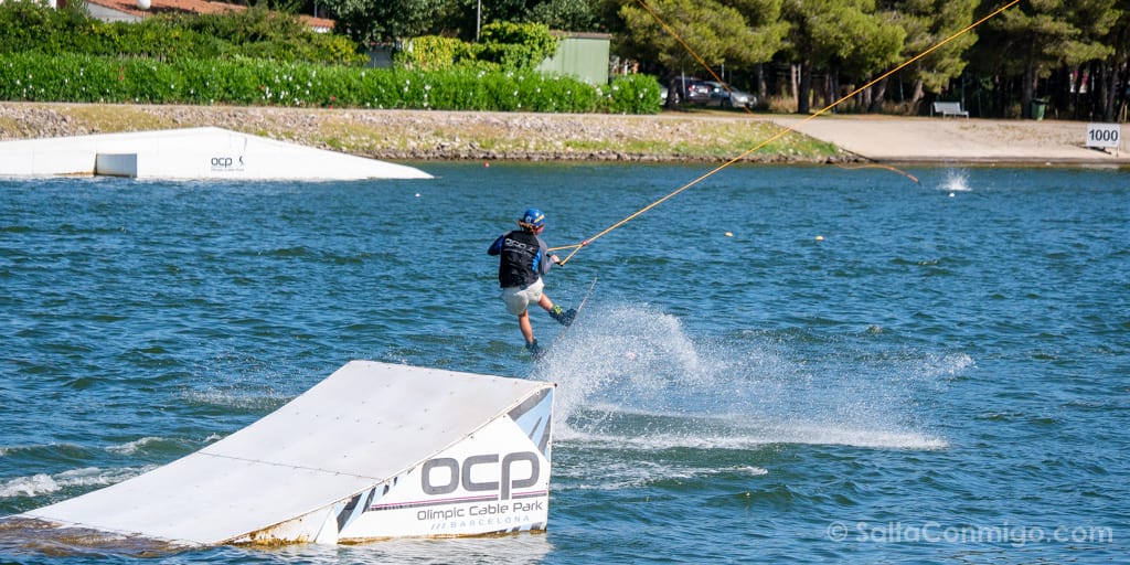 Turisme actiu. Saltaconmigo. Castelldefels Wakeboard en el Canal Olímpic de Castelldefels