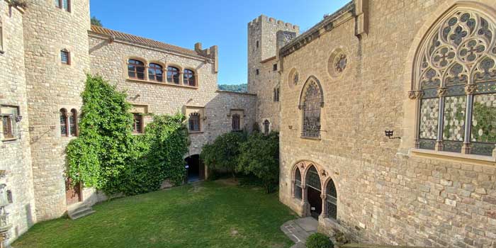 Vista de l'interior del castell de Santa Florentina a Canet de Mar. Castell de Santa Florentina a Canet de Mar.
