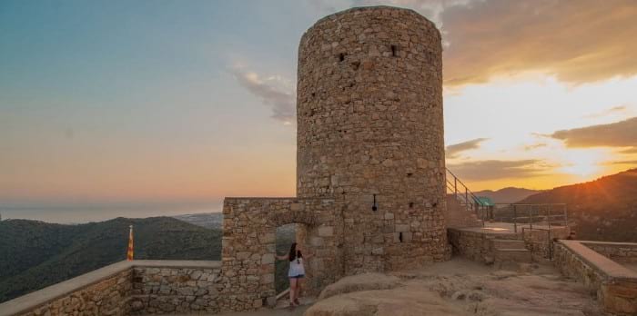 <p>Atardecer en el castillo de Burriac</p>
