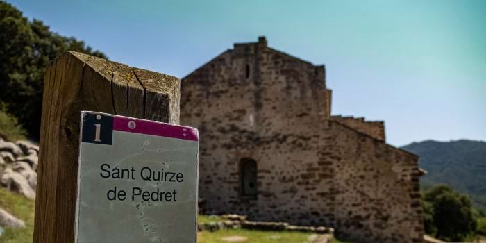 Ruta de Can Pedret a Rosal. Imatge de Sant Quirze de Pedret (Fotografia: Bernat Figueras) Església de Sant Quirze de Pedret