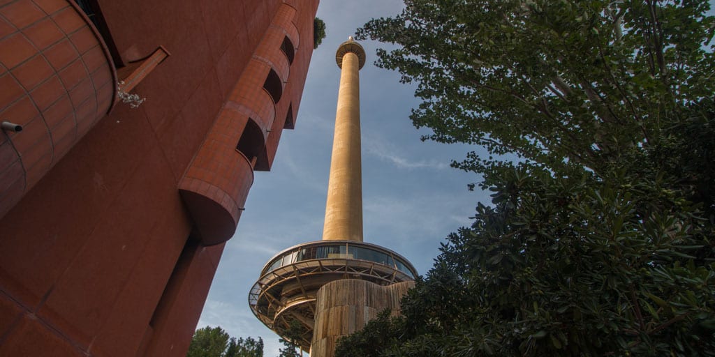 El mirador de Sant Just amb la famosa xemeneia El mirador de Sant Just