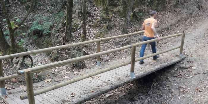 Una imatge d'un senderista per un tram de la ruta Tourdera per Gualba (Fotografia: Consell Comarcal de La Selva) Una imatge d'un senderista per un tram de la ruta Tourdera per Gualba