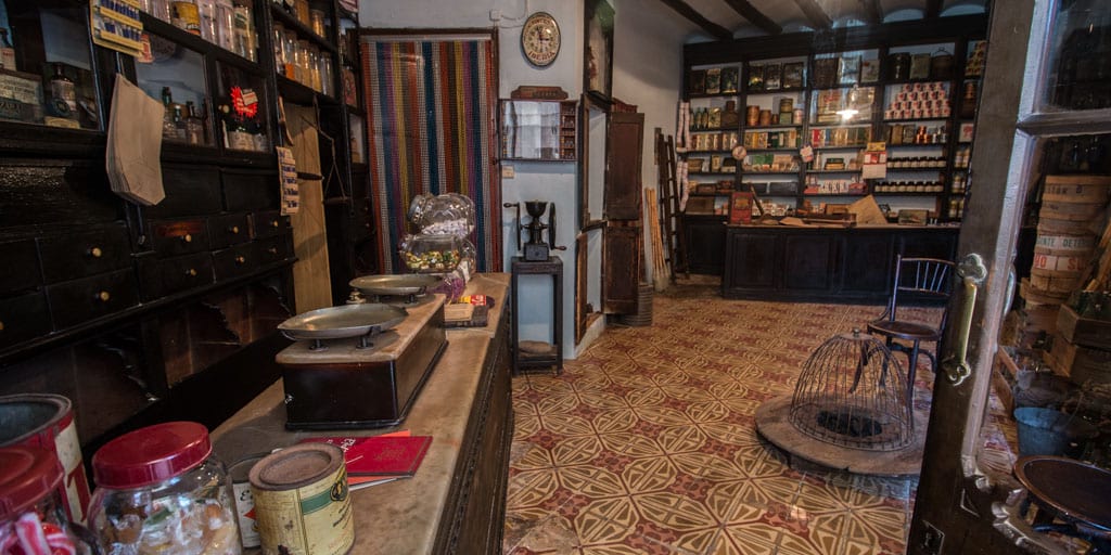 Una de les botigues antigues de Calaf