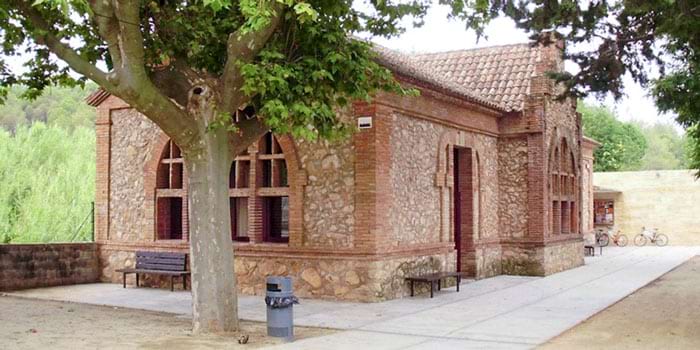 Vista de l'edifici de l'Escorxador de Begues