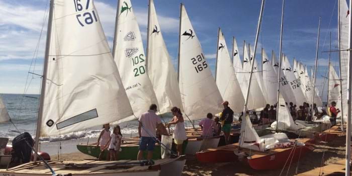 Gaudeix de la vela i el caiac al mar