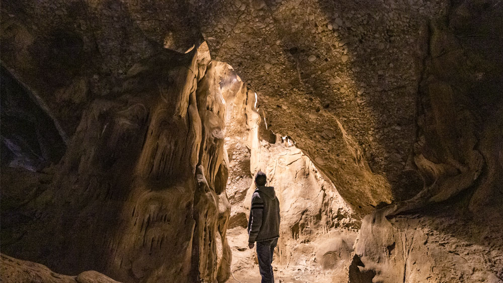 Interior de les Coves de Montserrat, a Collbató